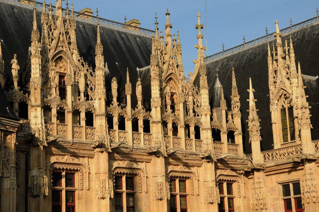 architecture gothique du Palais de Justice - ancien monument juif